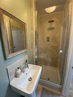 Hollybush Guest House