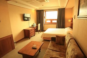 Palace Tourist Hotel