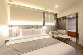 Denbasta Premium Hotel Bumil