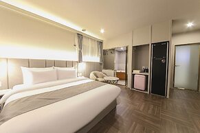 Denbasta Premium Hotel Bumil