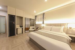 Denbasta Premium Hotel Bumil