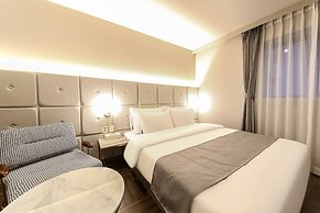 Denbasta Premium Hotel Bumil