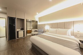 Denbasta Premium Hotel Bumil