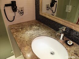 Central Park Tower Resort