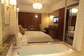 Central Park Tower Resort