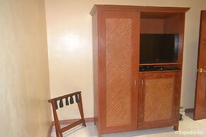 Pacific Breeze Hotel and Resort