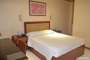 Pacific Breeze Hotel and Resort