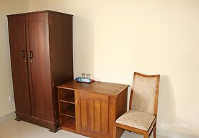 Airport Villa