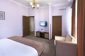 Ani Central Inn