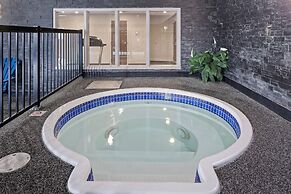 Home Inn & Suites Saskatoon South