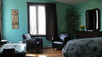 Rustic Urban Retreat