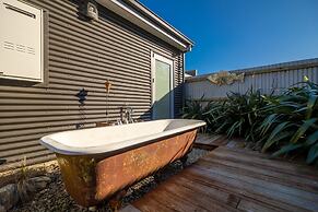 Appleby House & Rabbit Island Huts