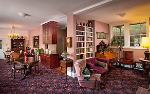 Hearthstone Elegant Lodge by the River