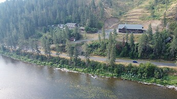 Hearthstone Elegant Lodge by the River