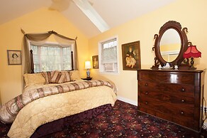 Hearthstone Elegant Lodge by the River