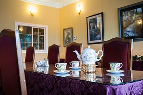 Hearthstone Elegant Lodge by the River