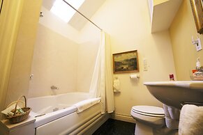 Hearthstone Elegant Lodge by the River