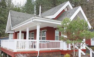 Hearthstone Elegant Lodge by the River