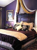 Hearthstone Elegant Lodge by the River