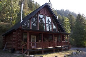 Hearthstone Elegant Lodge by the River