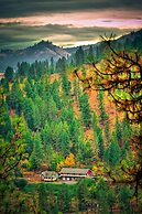 Hearthstone Elegant Lodge by the River