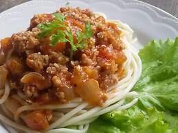 Baan Rim Klong Resort