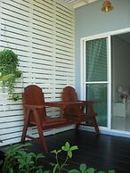 Baan Rim Klong Resort