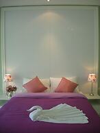 Baan Rim Klong Resort