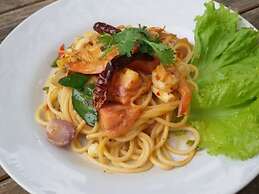 Baan Rim Klong Resort