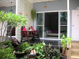 Baan Rim Klong Resort