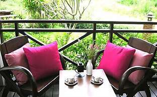 Baan Rim Klong Resort