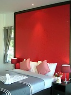 Baan Rim Klong Resort