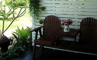 Baan Rim Klong Resort