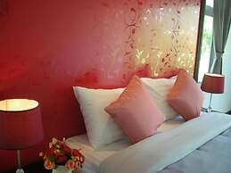 Baan Rim Klong Resort