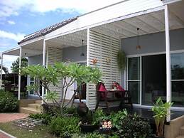 Baan Rim Klong Resort