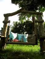 Baan Rim Klong Resort