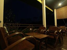 Baan Rim Klong Resort