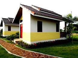 Baan Rim Klong Resort