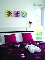 Baan Rim Klong Resort