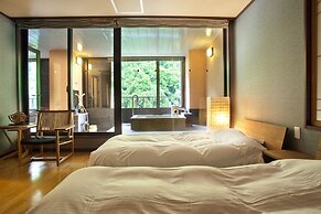 Yamanaka Onsen Ohanami Kyubei