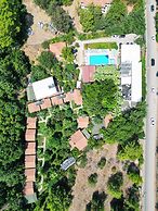 Canada Hotel & Bungalows