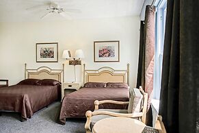 OYO Historic Cameron Hotel Brownsville I-69E