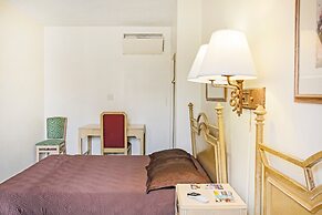 OYO Historic Cameron Hotel Brownsville I-69E