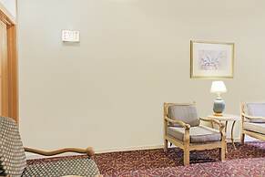 OYO Historic Cameron Hotel Brownsville I-69E