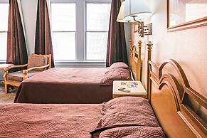 OYO Historic Cameron Hotel Brownsville I-69E