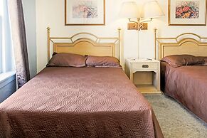 OYO Historic Cameron Hotel Brownsville I-69E