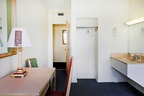 OYO Historic Cameron Hotel Brownsville I-69E