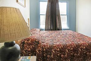 OYO Historic Cameron Hotel Brownsville I-69E