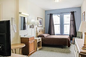 OYO Historic Cameron Hotel Brownsville I-69E