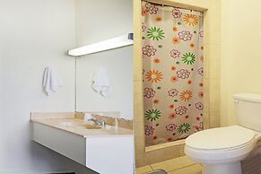 OYO Historic Cameron Hotel Brownsville I-69E